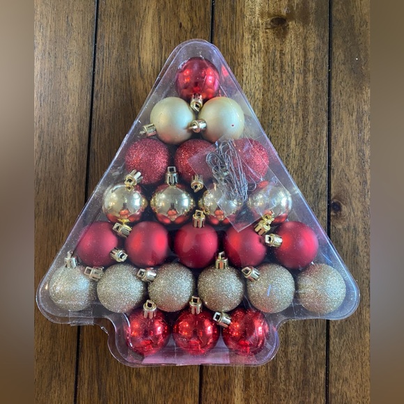 “Christmas Bundle of Napkins, Card List Book, Ornaments” - Picture 7 of 11